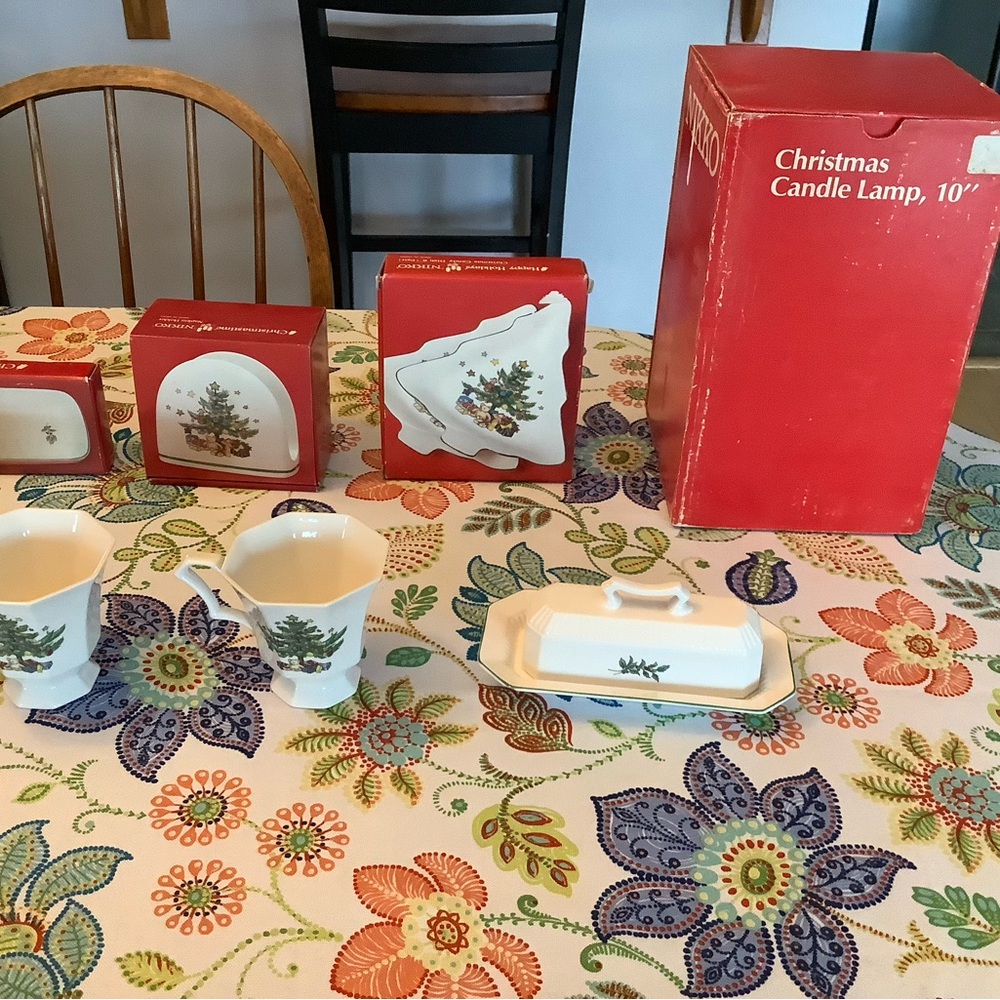 Houze English ceramic Christmas dishes